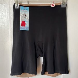 Spanx Shorts L Reversible Flipside Firmers Mid Thigh NWT slimming Black Shorts